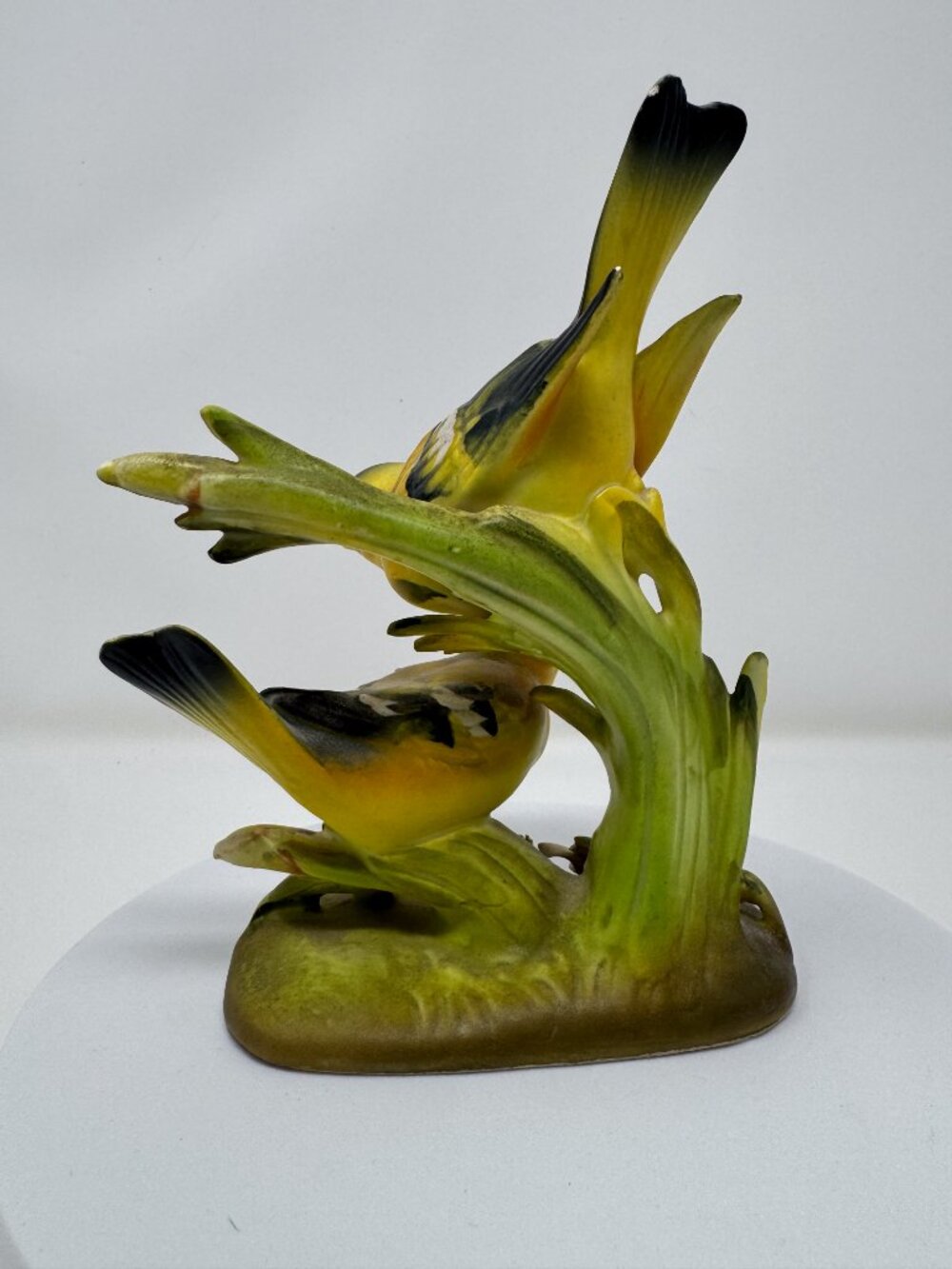 Vintage Gold Finch Bird Figurine Pair Hand Painted Porcelain Decor - Picture 3 of 5